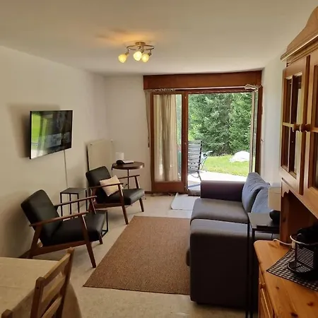 2-bedroom Condo, Terrace & Indoor Parking 아파트