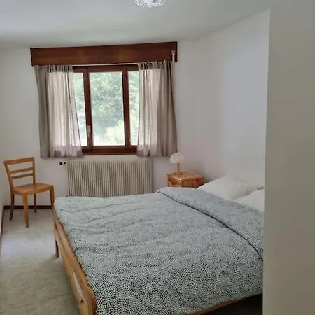 2-bedroom Condo, Terrace & Indoor Parking 아파트